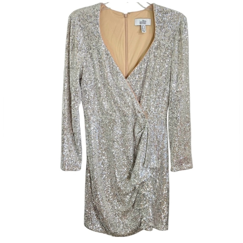 Belle Badgley Mischka Silver Sequin Long Sleeve Festival Cocktail Party Dress